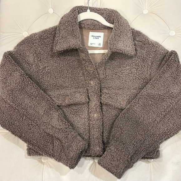 NWOT Abercrombie Cropped Sherpa Jacket - Picture 2 of 3